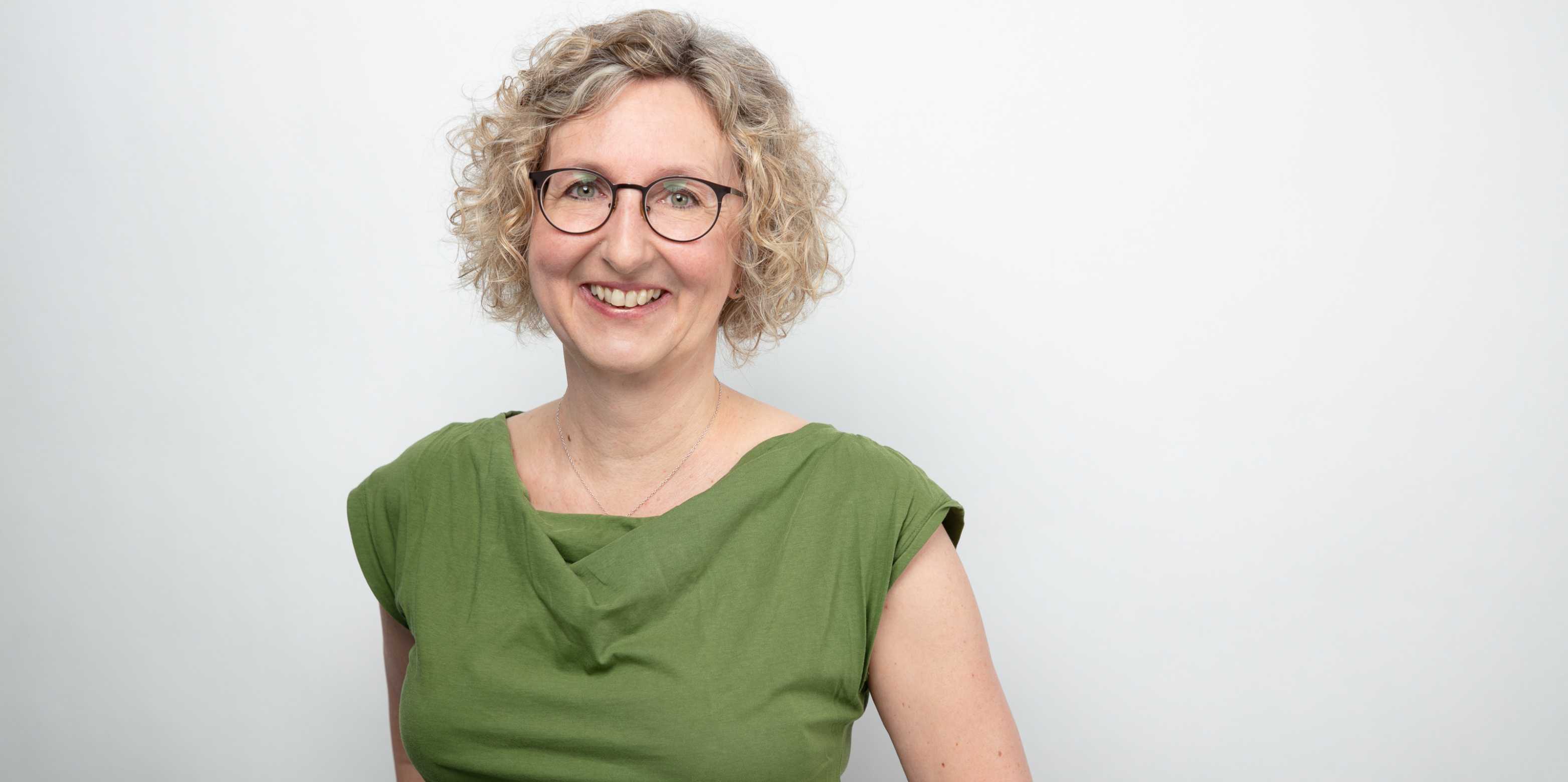 Dr. Stephanie Mathes