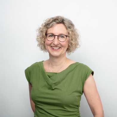 Dr. Stephanie Mathes