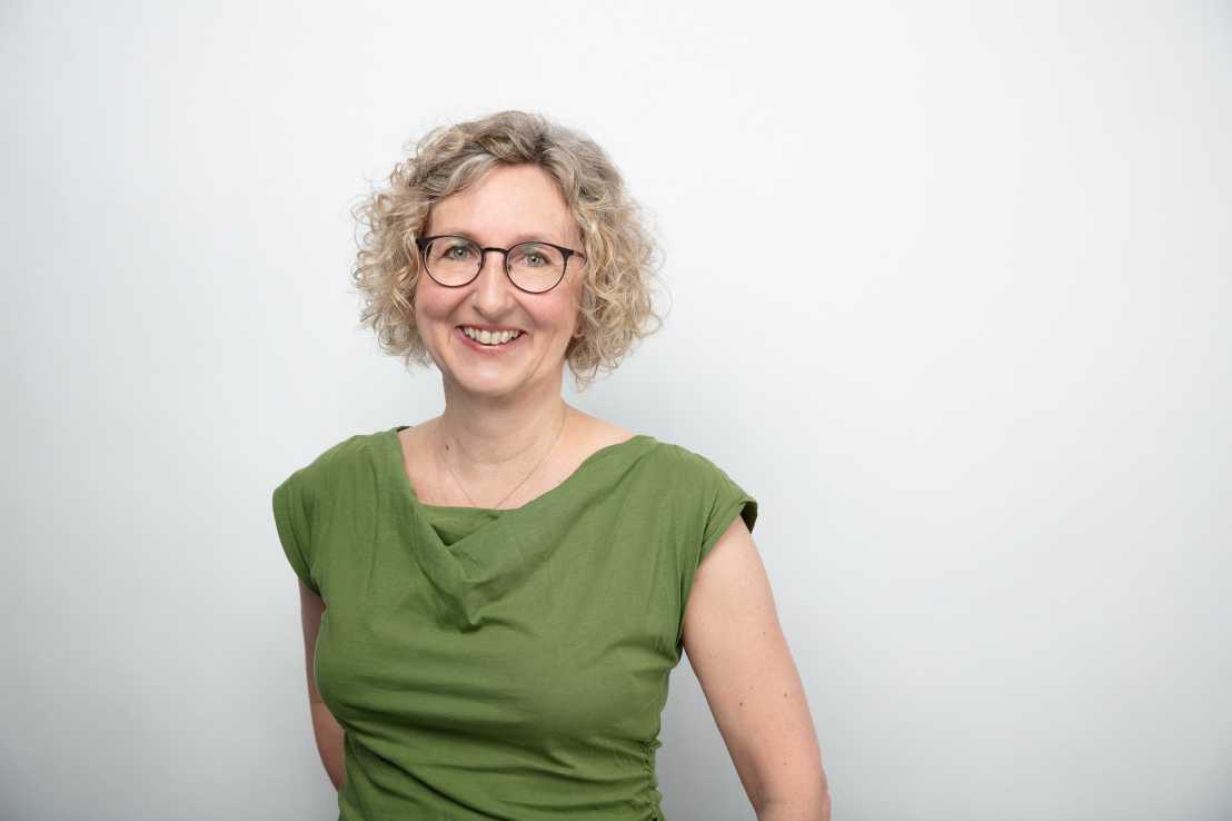 Dr. Stephanie Mathes